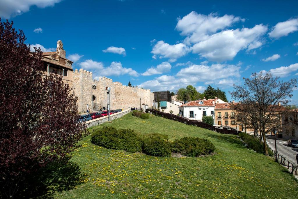 Hotel Puerta De La Santa Ávila Exterior foto