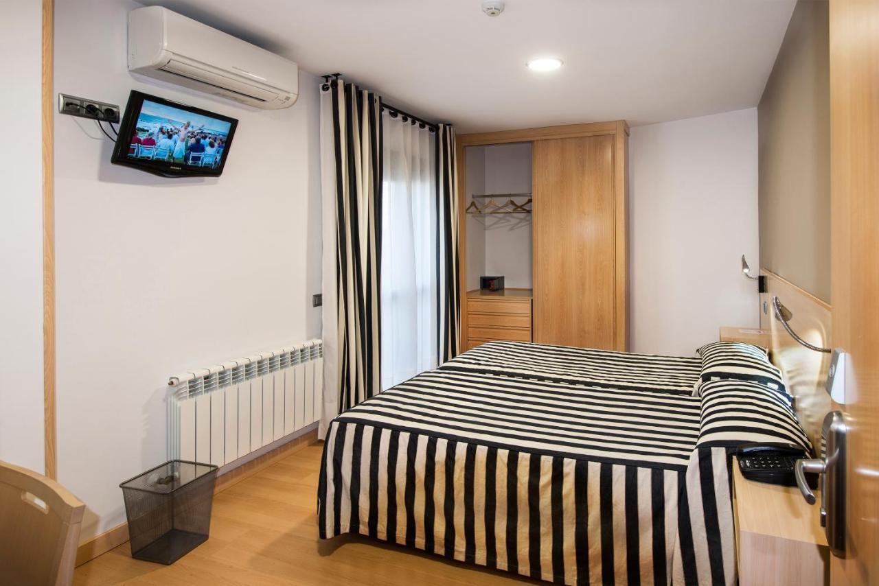 Hotel Puerta De La Santa Ávila Quarto foto