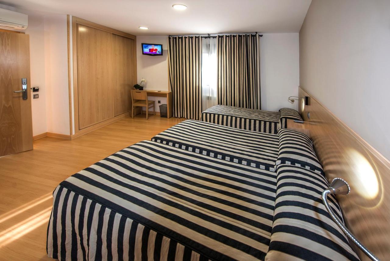 Hotel Puerta De La Santa Ávila Quarto foto