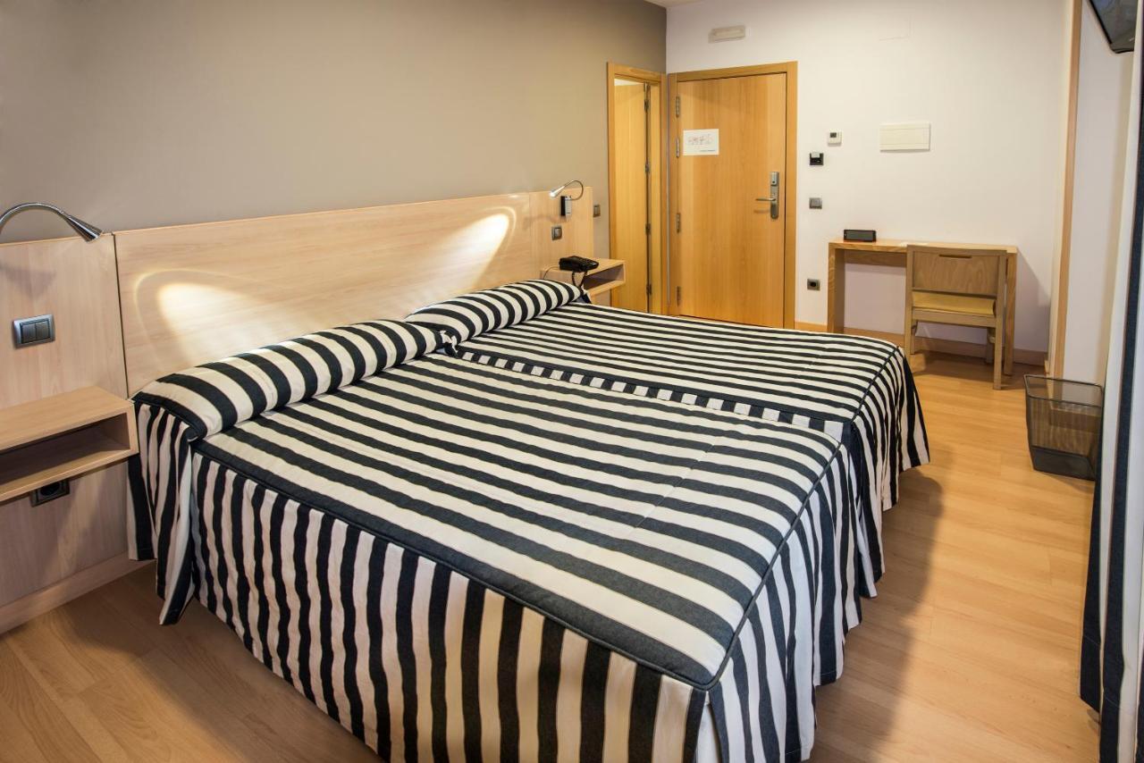 Hotel Puerta De La Santa Ávila Quarto foto